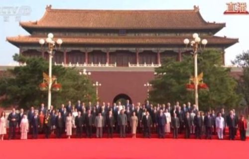 Predsednik Srbije rame uz rame sa svetskim liderima: Vučić na velikoj vojnoj paradi u Pekingu (FOTO)