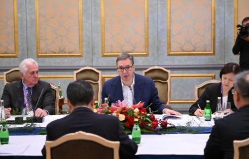 "Sa našim prijateljima i partnerima": Vučić sa predstavnicima kompanija CRBC i iFlytek (FOTO)