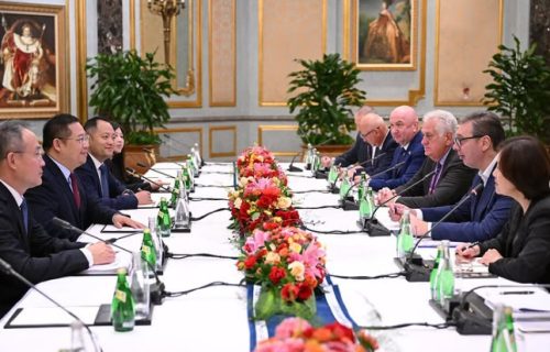 Veliko interesovanje za poslovanje i investiranje u Srbiji: Vučić sa čelnicima kompanije Guangdong Hongda