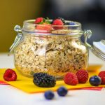 Doručak na način Lejdi Di: Ovsene pahuljice sa borovnicama i jabukom (RECEPT+VIDEO)