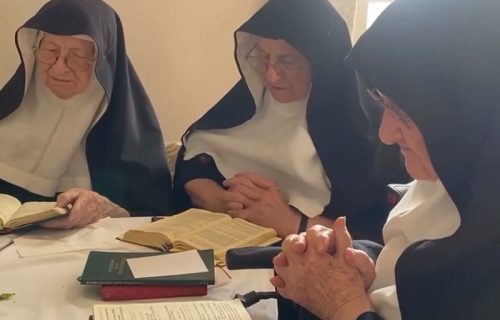 Buntovne monahinje pobegle iz staračkog doma: "Okupirale" manastir i kače hit snimke na mreže (VIDEO)