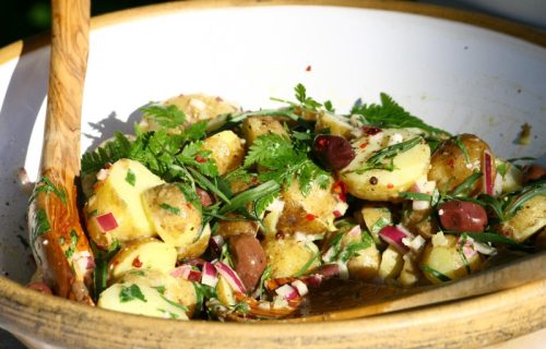 Salata od krompira: Ovo se danas jednostavno mora naći na vašoj trpezi (RECEPT)