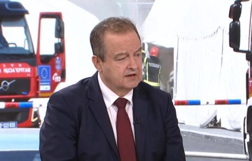 Ministar Dačić: "Ispred Skupštine se dogodio ciljani napad, došao je sa namerom da zapali i puca"