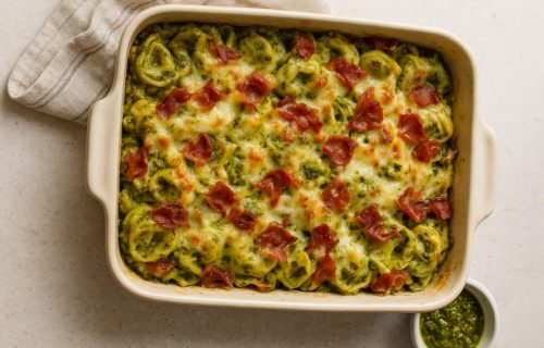 Brzo, zeleno i fino: Zapečeni tortelini sa pestom (RECEPT)