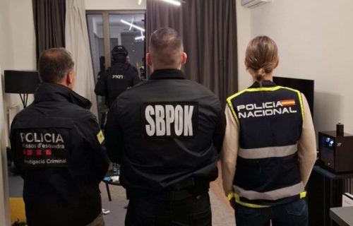 Pogledajte spektakularnu akciju policije: Ovako su uhapšeni "vračarci" (VIDEO)