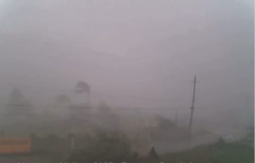 Uragan Melisa čupao krovove, rušio zgrade, izazvao poplave i nestašicu struje (VIDEO)