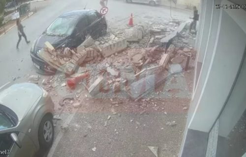 Drama u Grčkoj: Balkon se srušio sa drugog sprata na ulicu, žena za dlaku izbegla smrt (VIDEO)