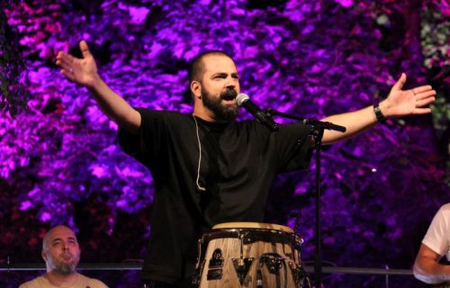 PetarZ u duetu sa Milanom Jejinom Jekijem: U čast jedne od prvih knjiga koja je izvor znanja nastao je singl "Bukvarom po glavi" (VIDEO)