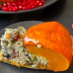 Punjena bundeva, zapečena u rerni: Uz pirinač, tu su orašasti plodovi i suvo voće (RECEPT+VIDEO)