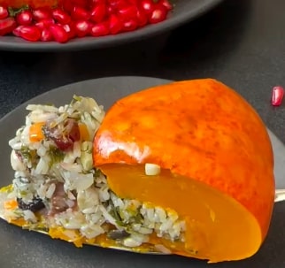 Punjena bundeva, zapečena u rerni: Uz pirinač, tu su orašasti plodovi i suvo voće (RECEPT+VIDEO)