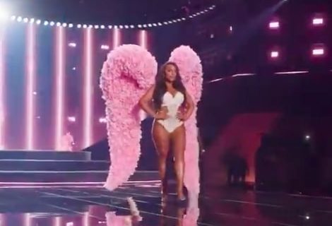 Anđeli su se vratili, ali u realnijem izdanju:  Sa krilima košarkašica, plus-size modeli, ali i trudnica (VIDEO)