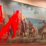 Crvenom bojom po muralu posvećenom Kolumbu: Protestni akt aktivistkinja protiv klimatskih nepravdi (VIDEO)