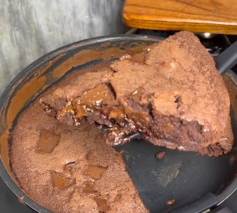 Najednostavniji brauni iz tiganja: Gotov je za desetak minuta (RECEPT+VIDEO)