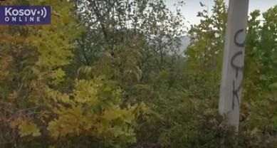 Osvanuli grafiti "OVK“ u blizini osnovne škole kod Lipljana