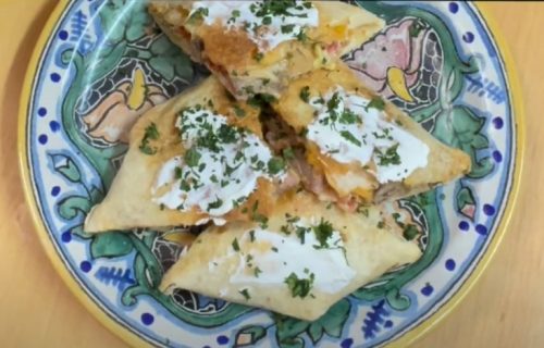 Hladno veče traži topli zalogaj: Tortilje sa mesom i kukuruzom utopljenim u fantastični sir su nepobedive