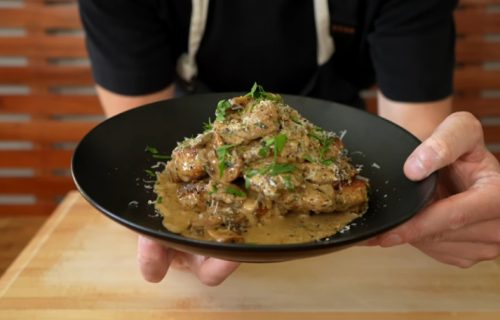 Brza večera u jednom tiganju: Kremasta piletina s pečurkama koja osvaja društvene mreže (RECEPT+VIDEO)