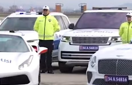 Užasne scene u Ankari: Otac držao ćerkicu (3) na prozoru i pretio nožem, specijalci morali da pucaju (VIDEO)