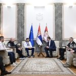 Predsednik Vučić sa svetskim šampionom Komarovim: "Beskrajno vam hvala što ste našoj zemlji doneli dva velika i važna zlata" (FOTO+VIDEO)