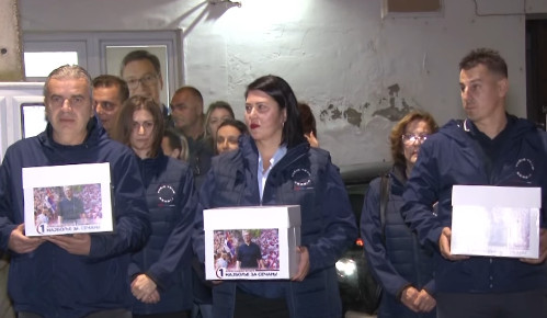 1.300 građana za samo sat vremena podržalo listu “Aleksandar Vučić – najbolje za Sečanj”, predati potpisi