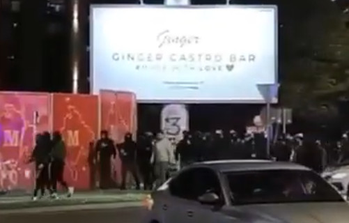 Haos u Podgorici i dalje traje: Veća grupa mladića šparta ulicama uzvikujući "Turci napolje" (VIDEO)