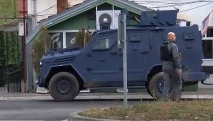 Oklopna vozila tzv. kosovske policije u Zubinom  Potoku i Zvečanu
