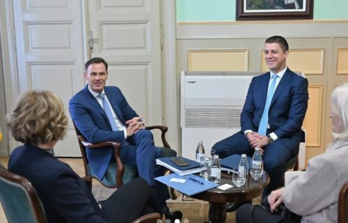 Mali na zajedničkoj sednici republičke i Pokrajinske vlade: "Svi smo na istom zadatku"