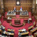 Nastavljena sednica nakon jednočasovne pauze: Poslanici raspravljaju o izbornim zakonima
