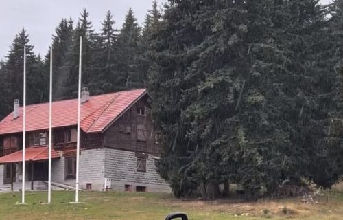 Prvi sneg stigao već 1. oktobra: Pogledajte kako veje na Goliji (VIDEO)