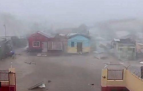 Uragan Melisa stigao do Jamajke: Ovo je najjača oluja ikada zabeležena (VIDEO)