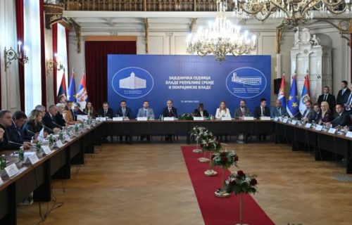 Hitna sednica Vlade o NIS-u danas u 11 časova, prisustvuje Vučić