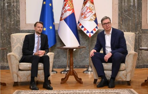 Vučić sa Bekeratom: "Evropske integracije i članstvo u EU ostaju strateški cilj Srbije" (FOTO)