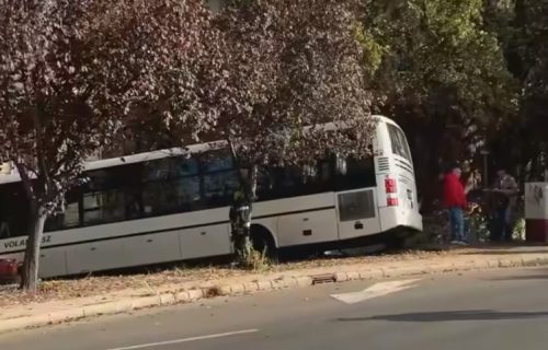 Težak udes u Mađarskoj: Autobus se zakucao u školu, na desetine povređenih