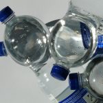 Posle čepa koji se ne skida, plastične flaše će imati još jednu promenu: Izgledaće tamnije i žućkasto