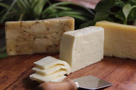 Naučnici iznenadili: Punomasni mlečni proizvodi ipak nisu “krivci” za visok pritisak?