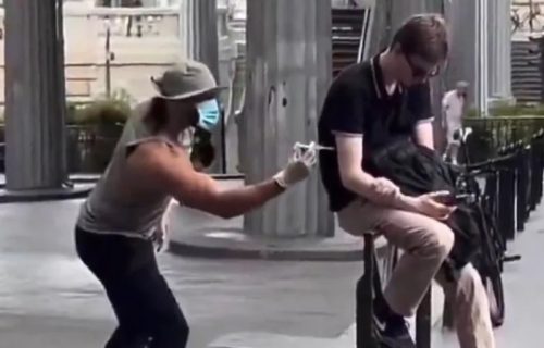Da li je vredelo? Tiktoker zbog ovog "pranka" dospeo u zatvor, a neke žrtve u bolnicu zbog traume (VIDEO)