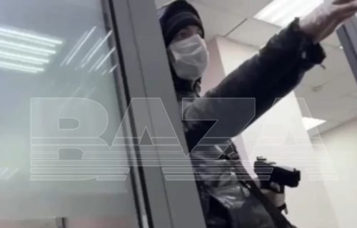 "Skromni" razbojnik u banci tražio tačno 100.000: Kad su mu dali više pretio da će pucati (VIDEO)