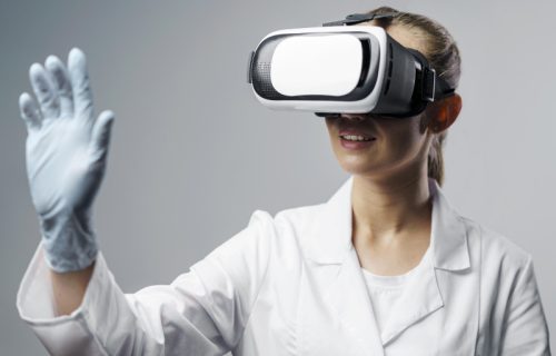 Prva bolnica na svetu sa 14 AI lekara i četiri virtuelne medicinske sestre