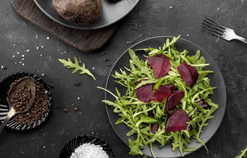Cvekla sa đumbirom i kikiriki prelivom: Zdrava i ukusna salata (RECEPT+VIDEO)
