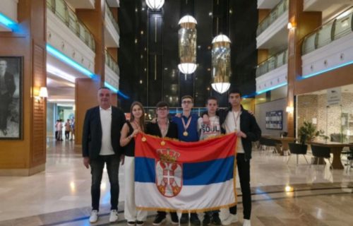 Učenici Matematičke gimnazije trijumfovali u Antaliji: Osvojili su pet zlatnih i jednu srebrnu medalju