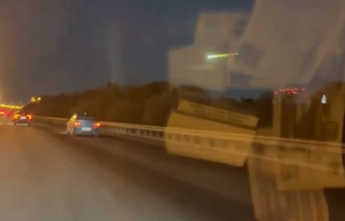 Zeleni plamen na nebu iznad Moskve: Čudan prizor šokirao građane (VIDEO)