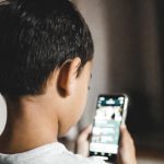 "Ako mu AI kaže da je 2 puta 2 jednako 5, poverovaće": Sumorne prognoze za decu