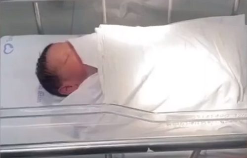 Čudesna beba iz vodokotlića: Čistačica čula plač i zatekla jeziv prizor koji će zauvek pamtiti