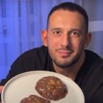 Umro fitnes influenser koji je jeo 10.000 kalorija dnevno: Za ručak prelivao 1,5 kg knedli majonezom