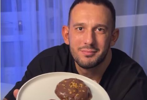 Umro fitnes influenser koji je jeo 10.000 kalorija dnevno: Za ručak prelivao 1,5 kg knedli majonezom