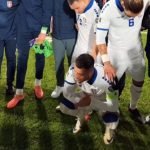 Kapiten Kostić okupio fudbalere Srbije i trenere na centru terena i održao emotivan govor (VIDEO)