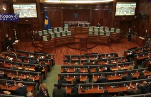 Vanredna sednica Skupštine Kosova, Konjufca rekao u eskpozeu: "Suzbili smo strukture Srbije na severu"