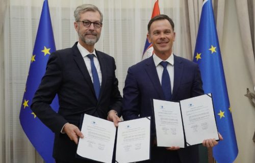 Siniša Mali i Robert de Grot potpisali ugovor o zajmu za 2. fazu modernizacije zdravstva: "Nastavljamo ulaganja u 4 klinička centra u Srbiji" (FOTO)