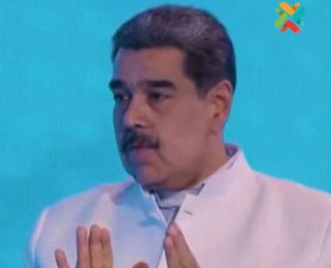 Maduro prebačen u ćeliju sa još 18 zatvorenika: “Čita Bibliju i uči engleski”