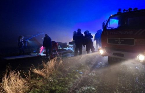 Pilot prevezen u bolnicu, kopilot preminuo: Strašne fotografije sa mesta pada letelice kod Subotice