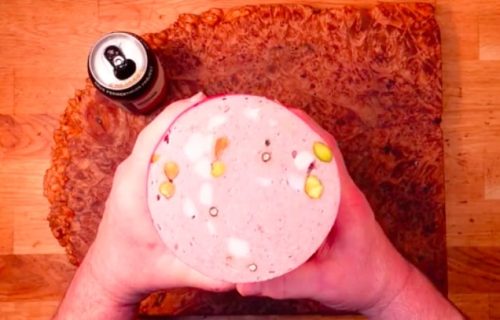 Domaća mortadela: Od sastojaka koje sigurno imate kod kuće (RECEPT+VIDEO)